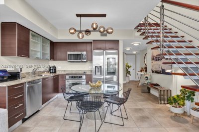 Comprar apartamento no Brickell on the River South 801