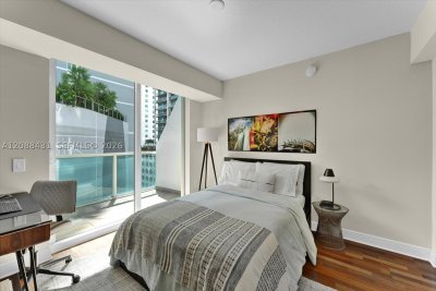 Comprar apartamento no Brickell on the River South 801