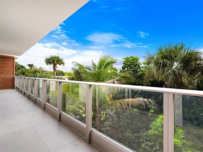2200 Brickell Apt #209