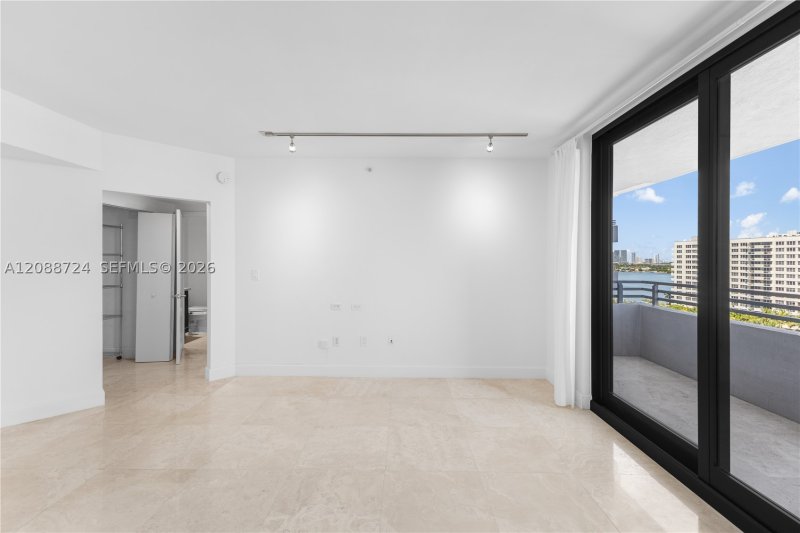 Condo for sale at Waverly 1111