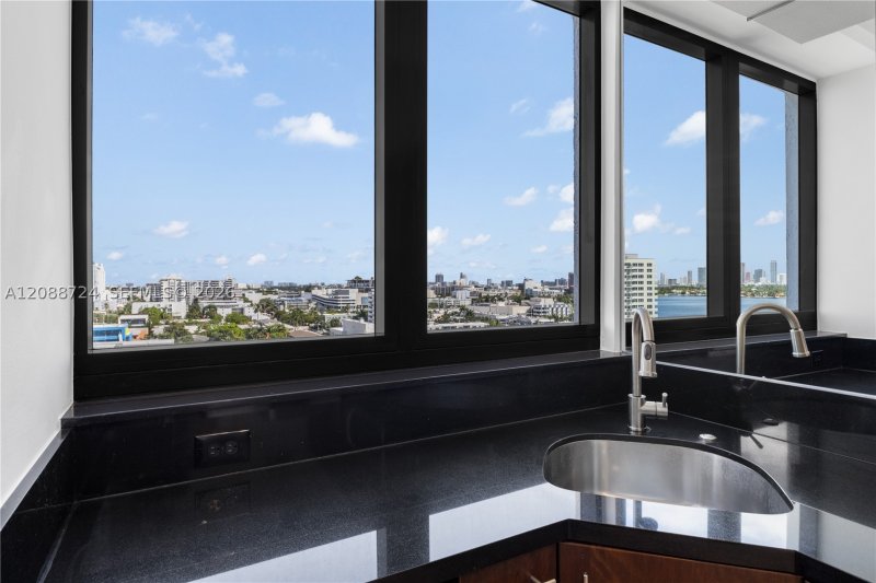 Condo for sale at Waverly 1111