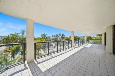 Aluguel de apartamento no Coconut Grove Bayshore 4A