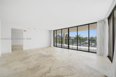 Aluguel de apartamento no Coconut Grove Bayshore 4A
