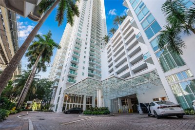 Comprar apartamento no Brickell on the River North 409