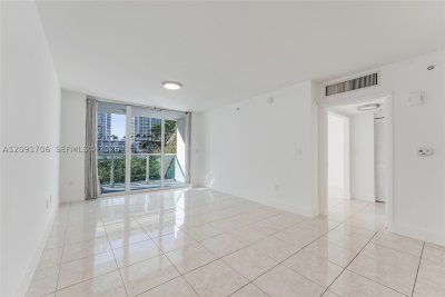 Comprar apartamento no Brickell on the River North 409