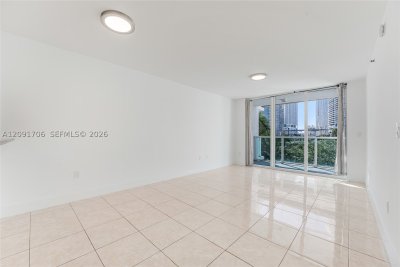 Comprar apartamento no Brickell on the River North 409