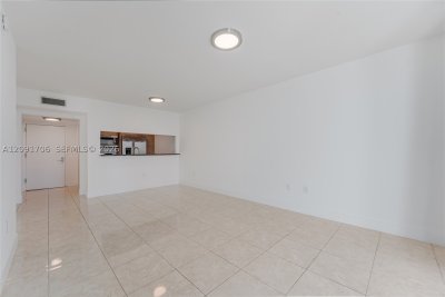 Comprar apartamento no Brickell on the River North 409
