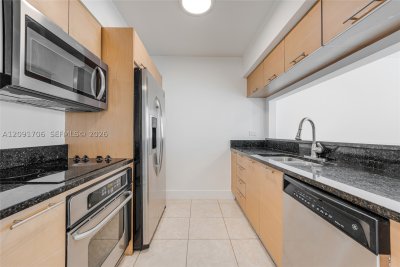 Comprar apartamento no Brickell on the River North 409