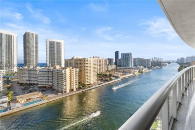 Comprar apartamento no Beachwalk T1601