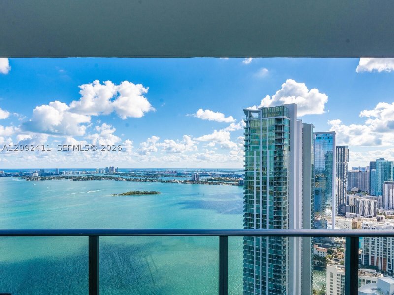 Comprar apartamento no Paraiso Bay Miami 3302