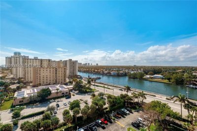 Comprar apartamento en The Summit 1206S
