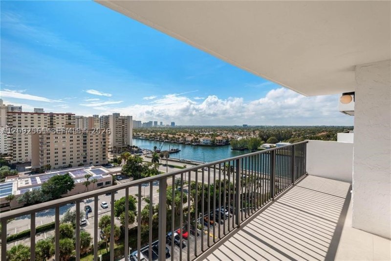 Condo for sale at The Summit 1206S