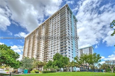 Comprar apartamento en The Summit 1206S