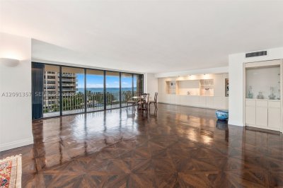 Comprar apartamento no Grove Isles Tower II B609