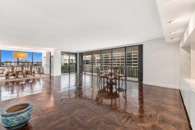Comprar apartamento no Grove Isles Tower II B609