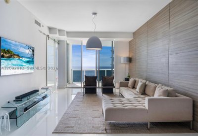 Comprar apartamento no Trump Tower Three 2006