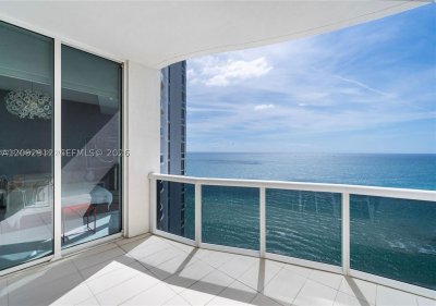 Comprar apartamento no Trump Tower Three 2006