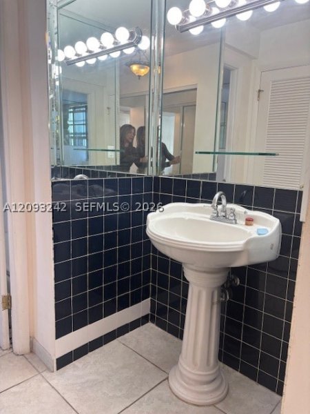 Condo for sale at Trafalgar Towers 304