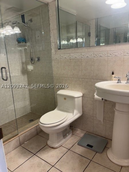 Condo for sale at Trafalgar Towers 304
