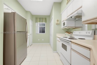 Comprar apartamento no Village by the Bay 12219