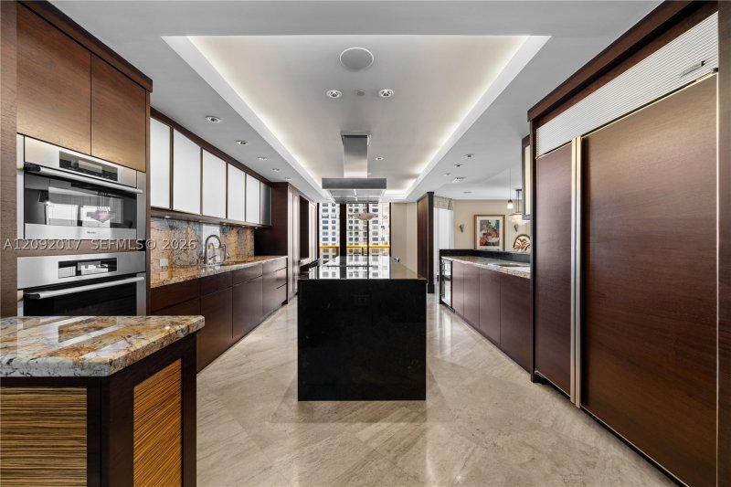 Condo for sale at Bal Harbour Tower Condo 9J