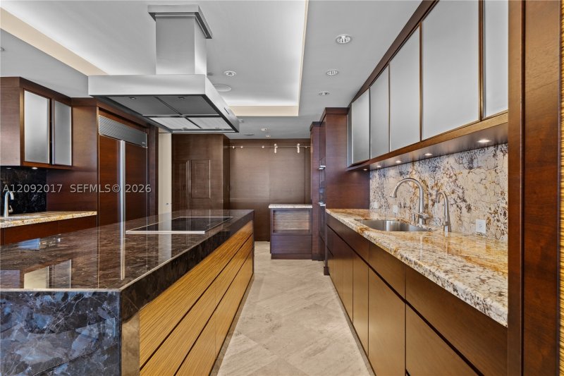 Condo for sale at Bal Harbour Tower Condo 9J