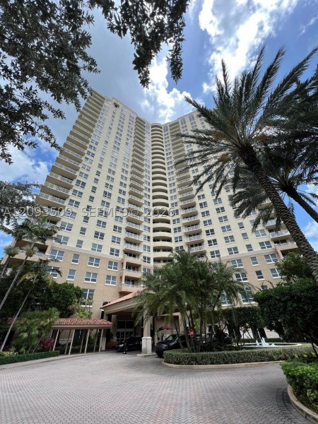 Comprar apartamento en Turnberry On The Green TS-03