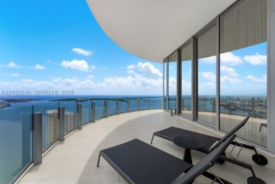 Comprar apartamento no Aston Martin Residences 5801C