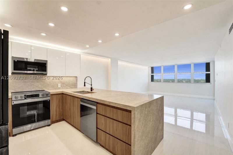 Apartment for rent at Trafalgar Towers 1205