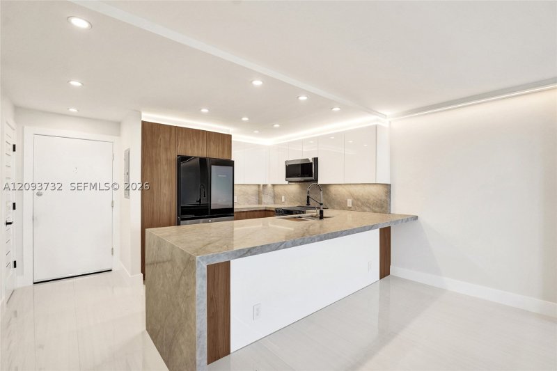 Apartment for rent at Trafalgar Towers 1205