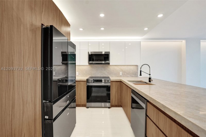 Apartment for rent at Trafalgar Towers 1205