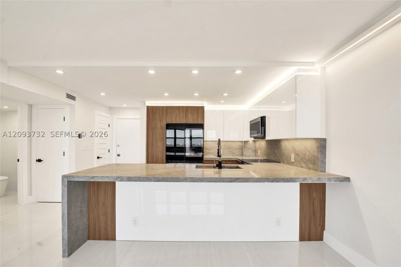 Apartment for rent at Trafalgar Towers 1205