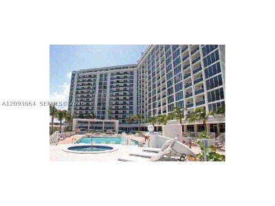 Harbour House Apt #715