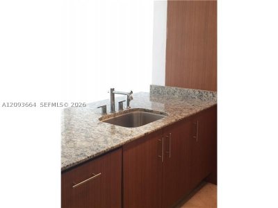 Aluguel de apartamento no Harbour House 715