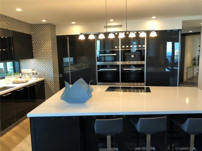 Aluguel de apartamento no Porsche Design Tower 2903