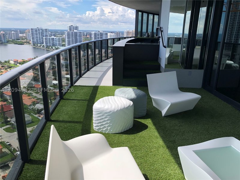 Aluguel de apartamento no Porsche Design Tower 2903