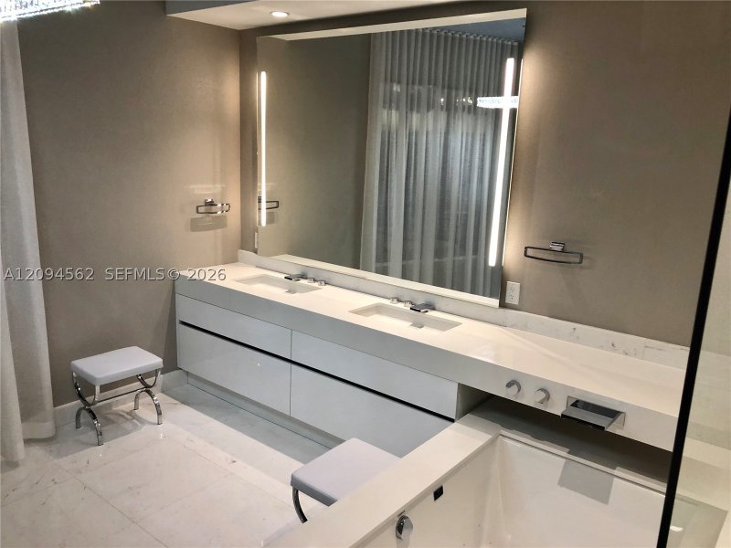 Aluguel de apartamento no Porsche Design Tower 2903