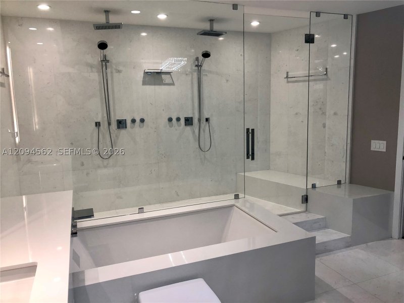 Aluguel de apartamento no Porsche Design Tower 2903