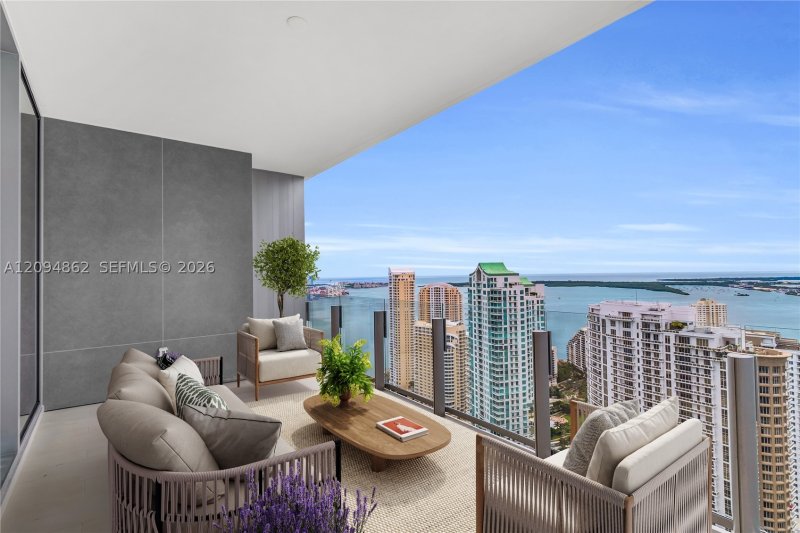 Comprar apartamento en Aston Martin Residences 4203