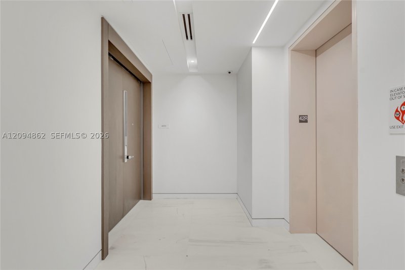 Comprar apartamento en Aston Martin Residences 4203