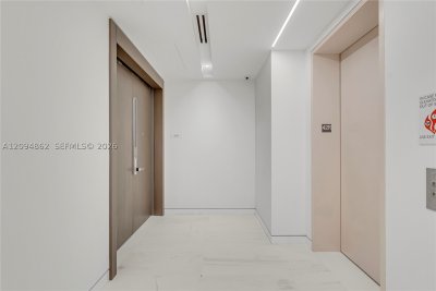 Comprar apartamento no Aston Martin Residences 4203
