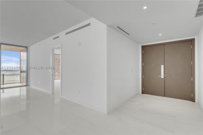 Comprar apartamento no Aston Martin Residences 4203