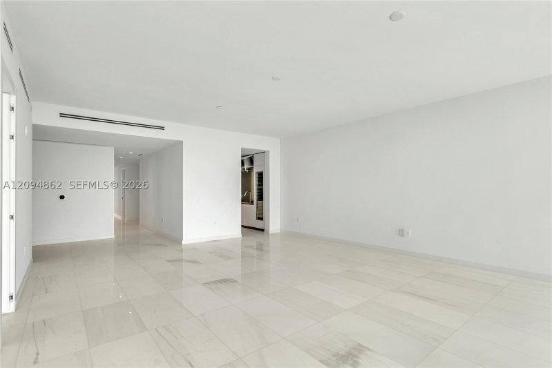 Comprar apartamento en Aston Martin Residences 4203