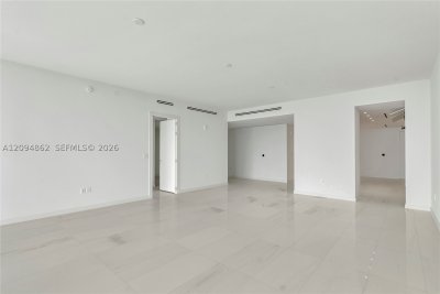 Comprar apartamento no Aston Martin Residences 4203