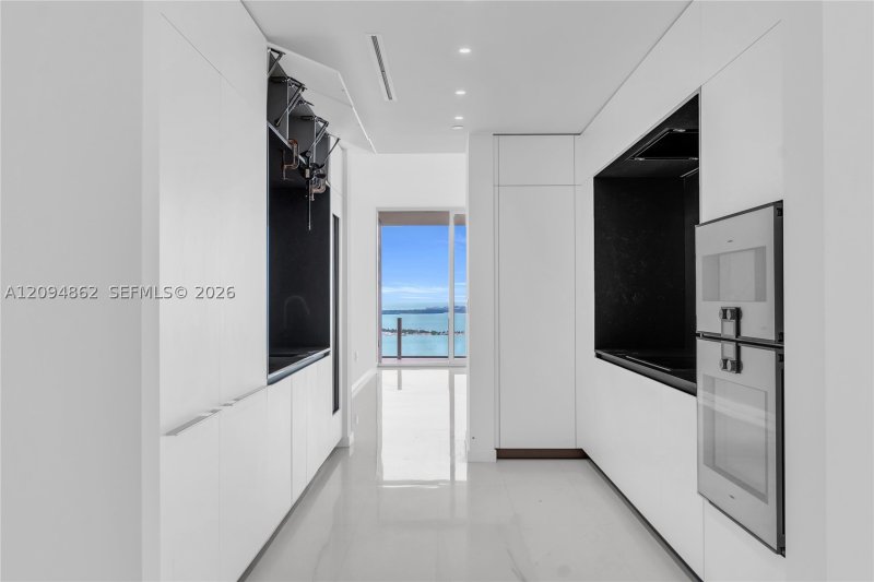 Comprar apartamento en Aston Martin Residences 4203