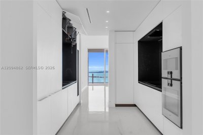 Comprar apartamento no Aston Martin Residences 4203
