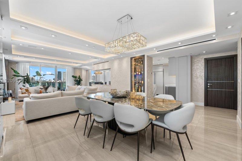 Condo for sale at Peninsula II 2001