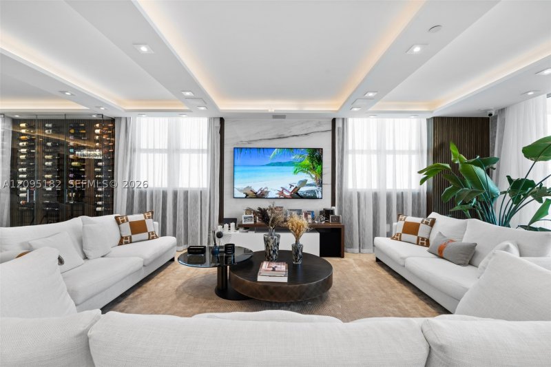 Condo for sale at Peninsula II 2001