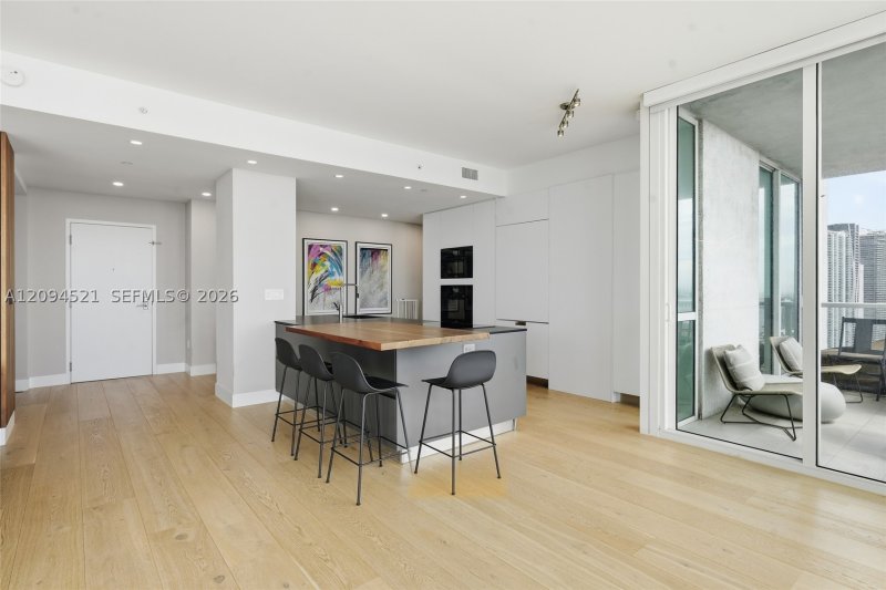 Comprar apartamento no Vizcayne Everglades On The Bay 4103