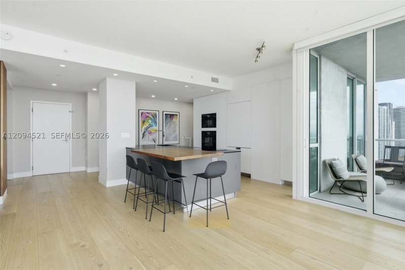 Comprar apartamento no Vizcayne Everglades On The Bay 4103
